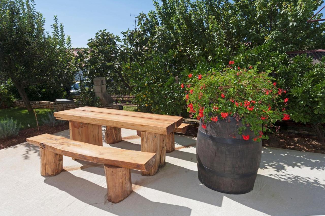 Apartments Beakovic Πόρετς Εξωτερικό φωτογραφία